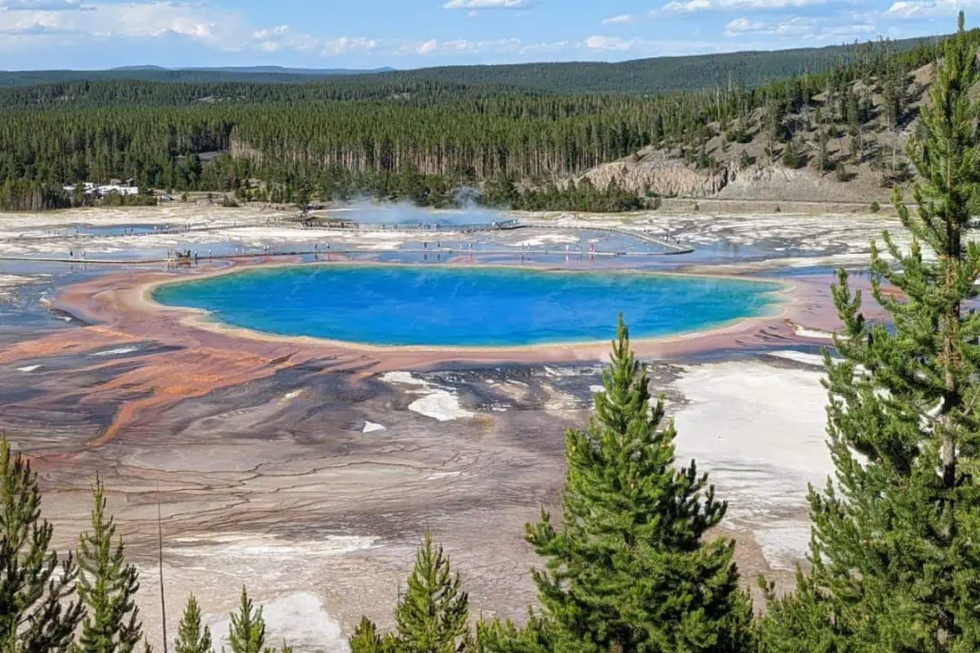 Best Places to Visit in Yellowstone National Park - Grand Prismatic Spring